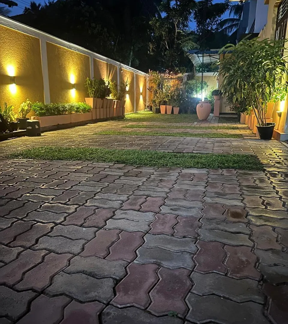 Lahiru Airport Villa Andiambalama 0*,