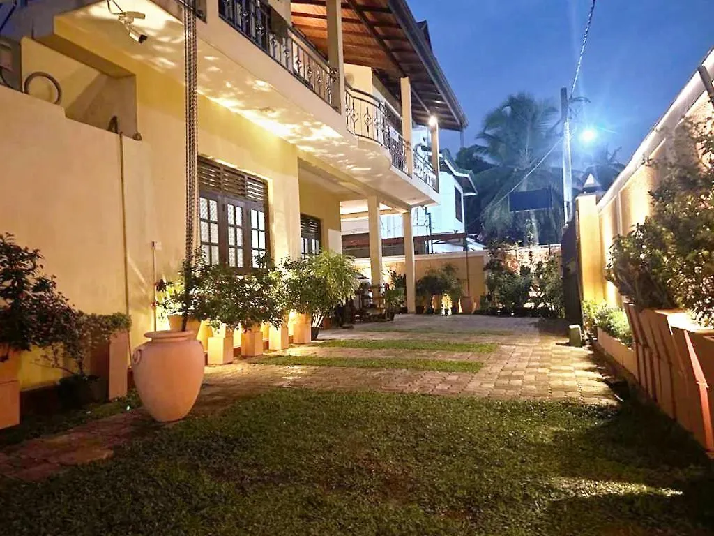Lahiru Airport Villa Andiambalama